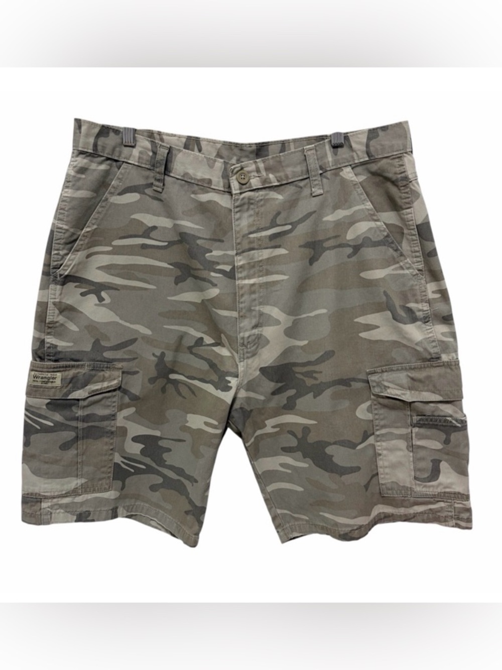 Wrangler Camouflage Cargo Shorts - Like New - Waist 36”
